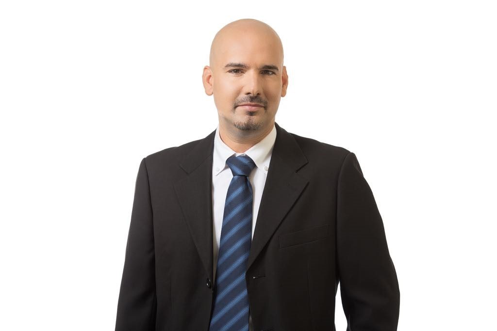 תומר שזר